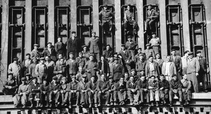 1956 zaměstnanci po dokončení stavby koksovny